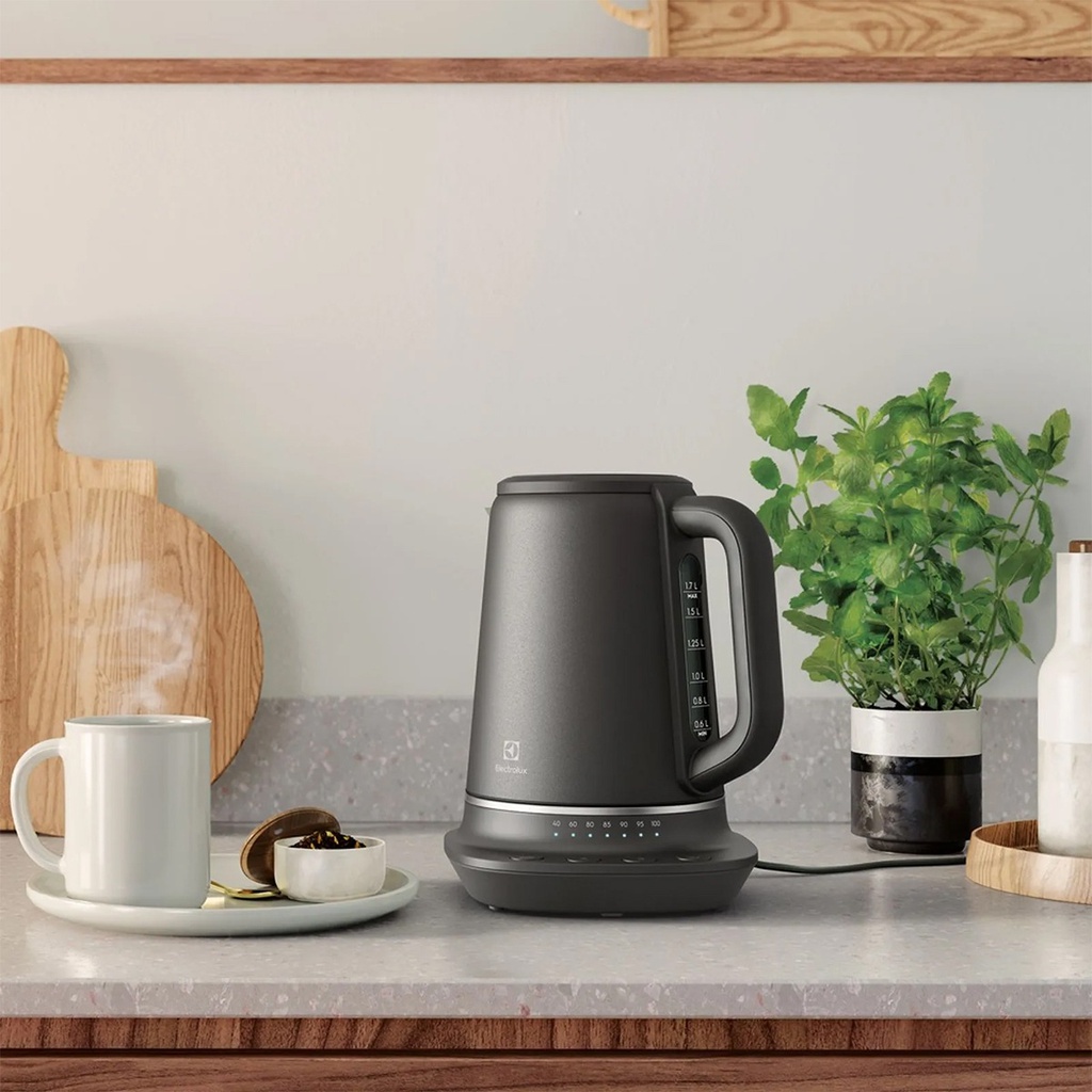 Pava Electrica Electrolux Ekp70 Expert 1.7 L Negra