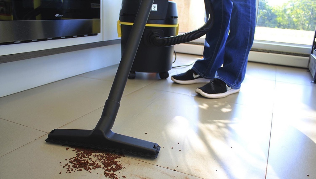 Aspiradora De Tacho Karcher Nt 15/1 15l 1400w Negra Negro