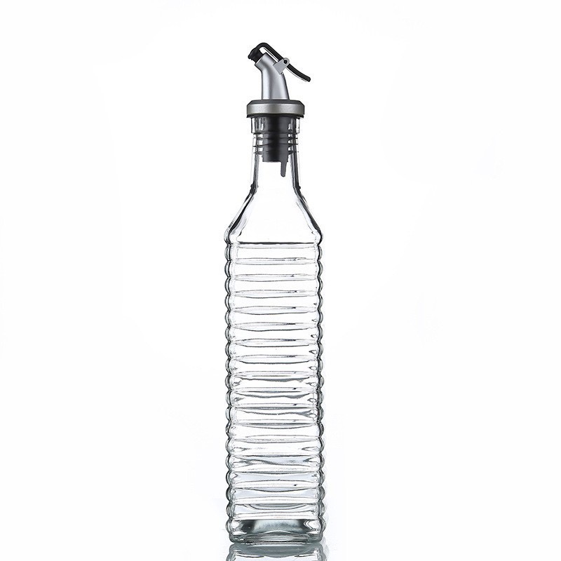 ACEITERA DE VIDRIO RAYADA CON PICO 500ML C6215